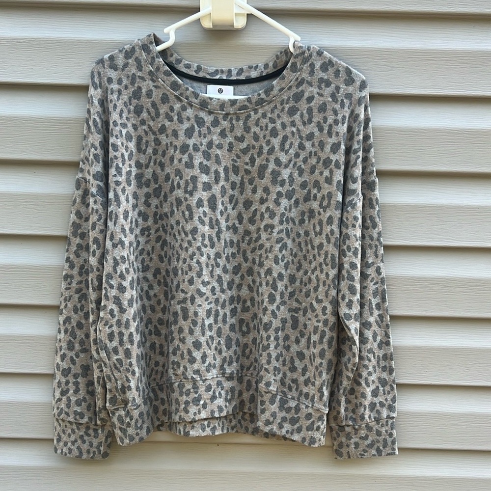 Sundry | Animal Print Long Sleeve Sweater Top size 1 Small